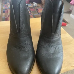 Lucky Brand women’s heeled boots soft black leather SZ9