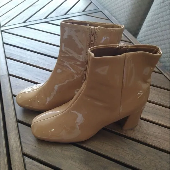 Madden Edgy, Minimalistic,Classic NYC 3&quot; size 9 beige boots