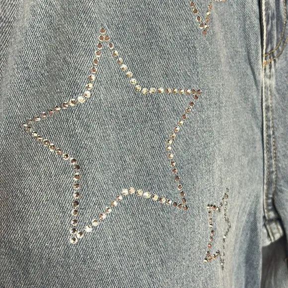 Main Strip Boutique Women’s Rhinestone Star Straight Leg Jeans. Size L