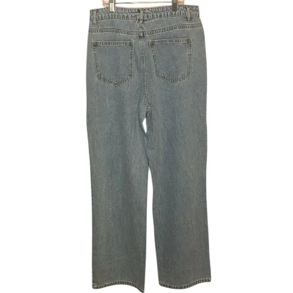 Main Strip Boutique Women’s Rhinestone Star Straight Leg Jeans. Size L