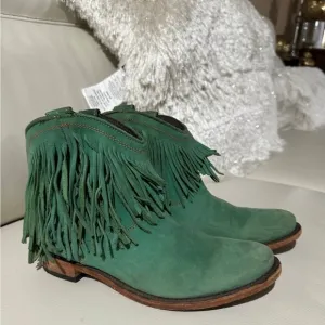 Man made boots with fringe in green suede! Excellent quality! Fun &amp; unique