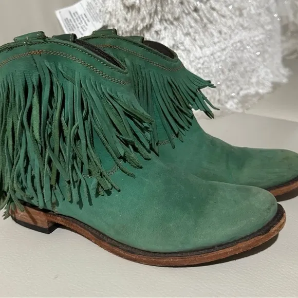 Man made boots with fringe in green suede! Excellent quality! Fun &amp; unique