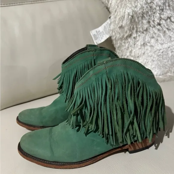 Man made boots with fringe in green suede! Excellent quality! Fun &amp; unique