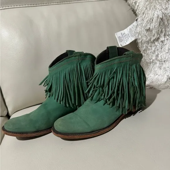 Man made boots with fringe in green suede! Excellent quality! Fun &amp; unique