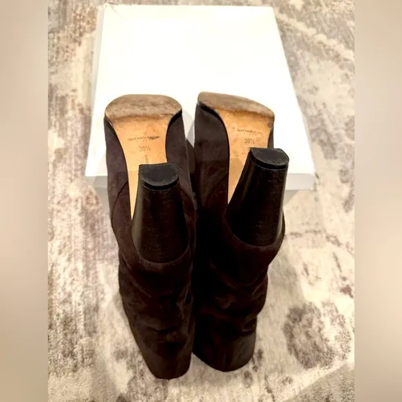 MANOLO BLAHNIK suede slouch boots. Size 9
