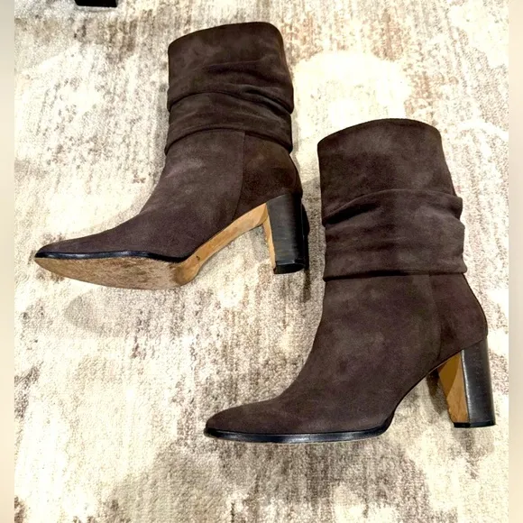 MANOLO BLAHNIK suede slouch boots. Size 9