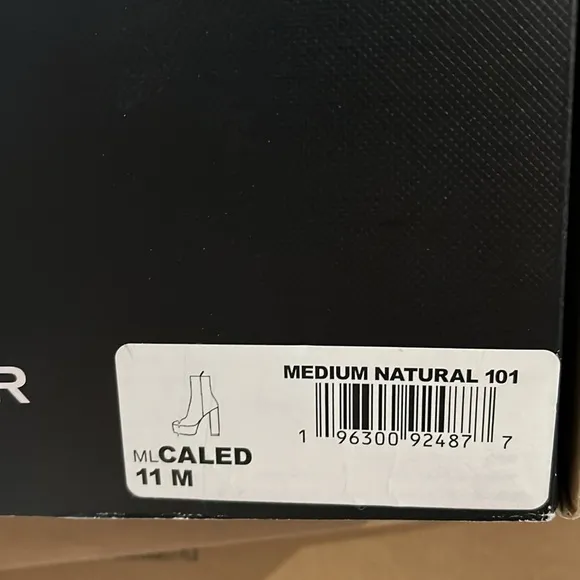 Marc Fisher Caled boots in Natural size 11