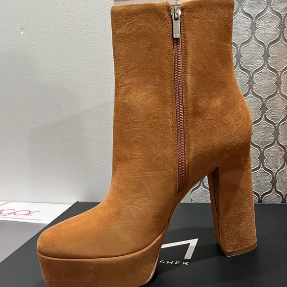 Marc Fisher Caled boots in Natural size 11