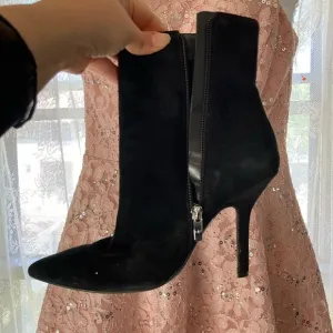 Marc Fisher Elegant Black Stiletto Suede Boots Excellent Condition! 8