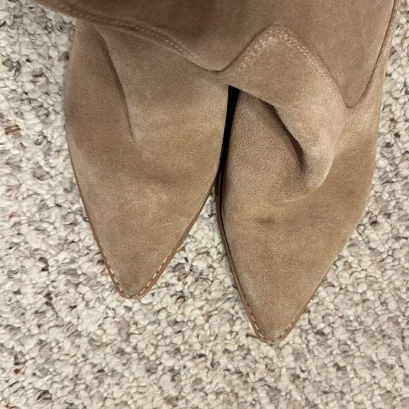 Marc Fisher Pointed toe Suede knee high suede boots, block heel.  Size 8