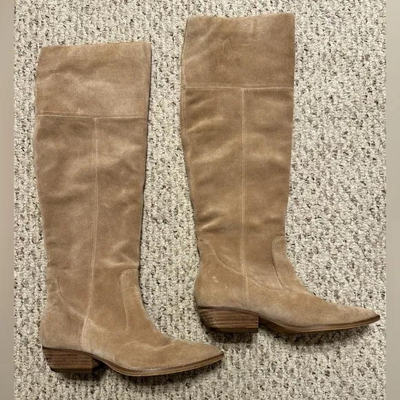 Marc Fisher Pointed toe Suede knee high suede boots, block heel.  Size 8