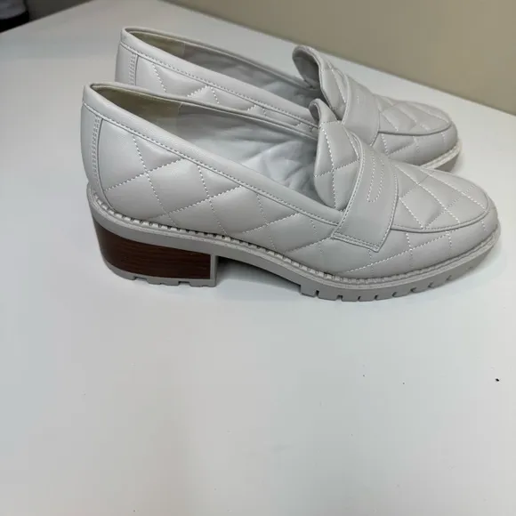 Marc Fisher Women's Dantea Loafer size 8 in ivory
