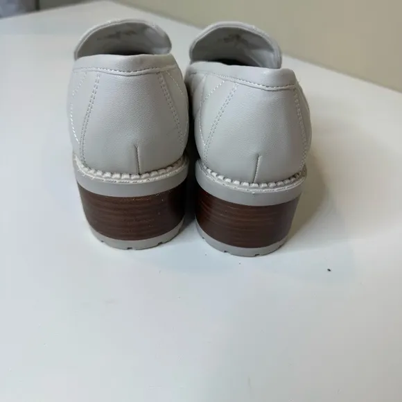 Marc Fisher Women's Dantea Loafer size 8 in ivory