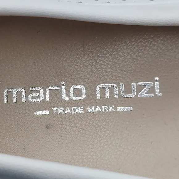 Mario Muzi White Leather Loafers Gold Hardware Laser Cutouts Women's Size 39