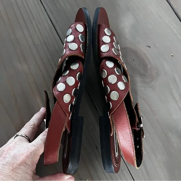 MCQ by ALEXANDER MCQUEEN Brown Leather Studded Flat Sandals size 37