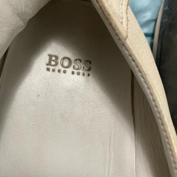 Men’s Hugo Boss Leather Loafers Sz 9 in Excellent Condition. Retail $200