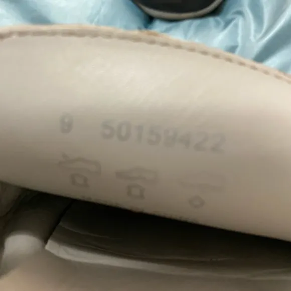 Men’s Hugo Boss Leather Loafers Sz 9 in Excellent Condition. Retail $200
