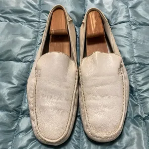 Men’s Hugo Boss Leather Loafers Sz 9 in Excellent Condition. Retail $200