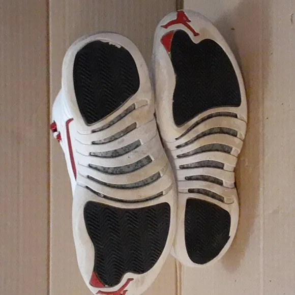 Men's size 9 Air Jordan 12 Retro Twist sneakers