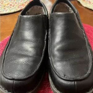 Mens Ugg Black Leather and Genuine Sheepskin Loafers Size 12