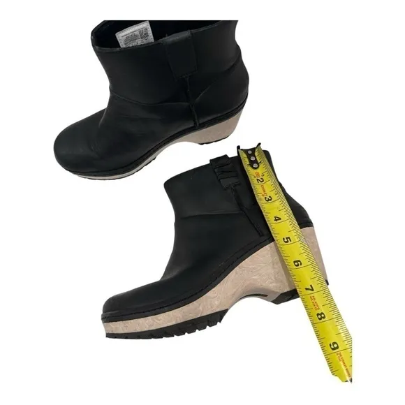 Merrell Halendi Bluff Boots Women's Size 7.5  Black Pull-on Boots Leather Bootie