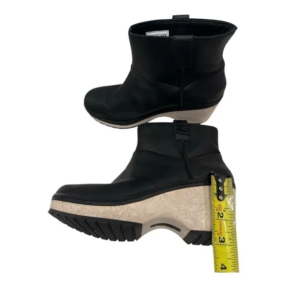 Merrell Halendi Bluff Boots Women's Size 7.5  Black Pull-on Boots Leather Bootie