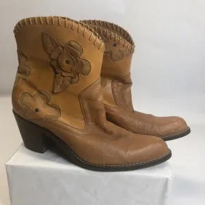 MIA Boho Daisy Leather Ankle Boots Floral Accents Western Style Tan 8.5M
