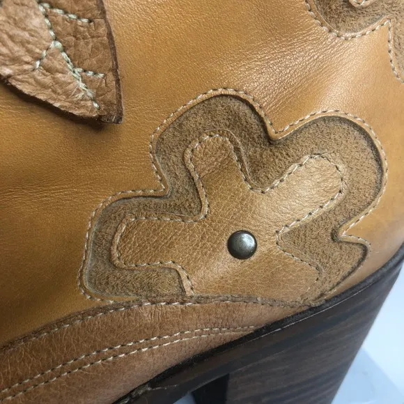 MIA Boho Daisy Leather Ankle Boots Floral Accents Western Style Tan 8.5M