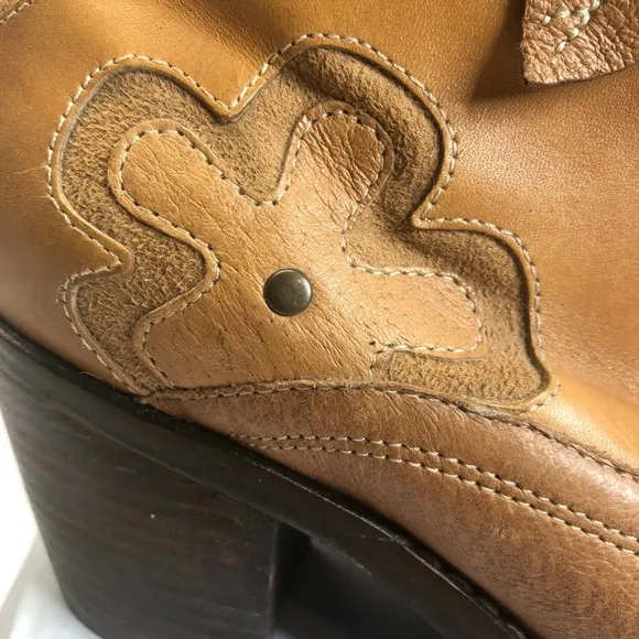 MIA Boho Daisy Leather Ankle Boots Floral Accents Western Style Tan 8.5M
