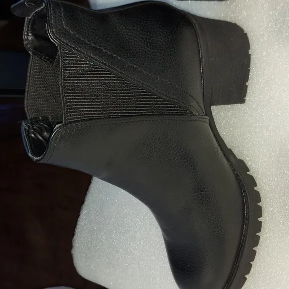 MIA Jody Chelsea, Black Ankle Boots, Elastic Side Panels, Chunky Soles, Size 7.5