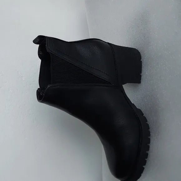 MIA Jody Chelsea, Black Ankle Boots, Elastic Side Panels, Chunky Soles, Size 7.5