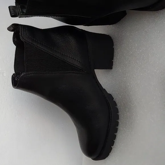 MIA Jody Chelsea, Black Ankle Boots, Elastic Side Panels, Chunky Soles, Size 7.5