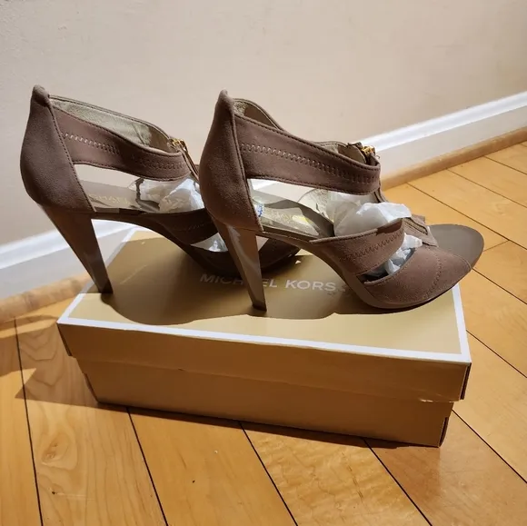 Michael Kors Berkley T-Strap Leather Open-Toe Beige Heeled Sandals