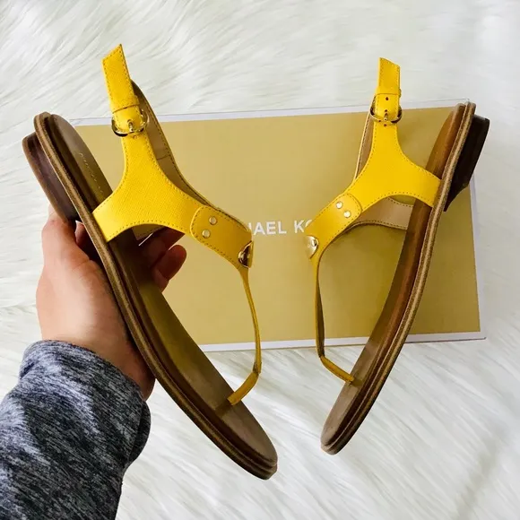 MICHAEL KORS Leather Thong Flat Sandals