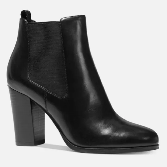 MICHAEL Michael KORS Black Leather Ankle Boots