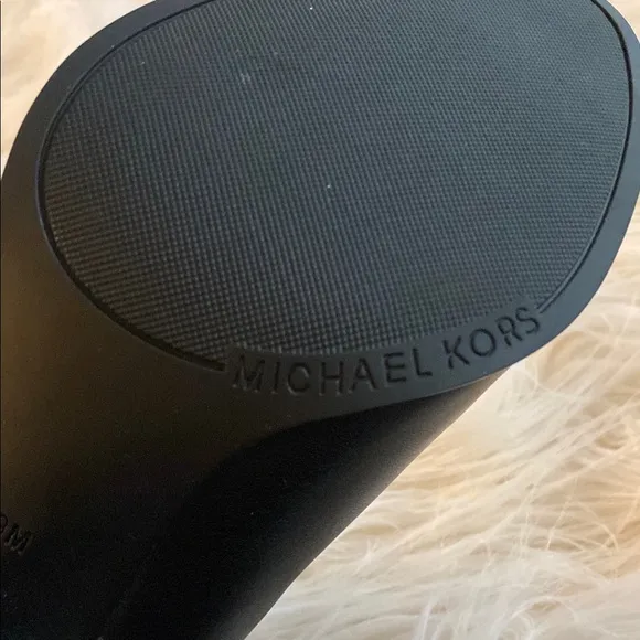 MICHAEL Michael KORS Black Leather Ankle Boots