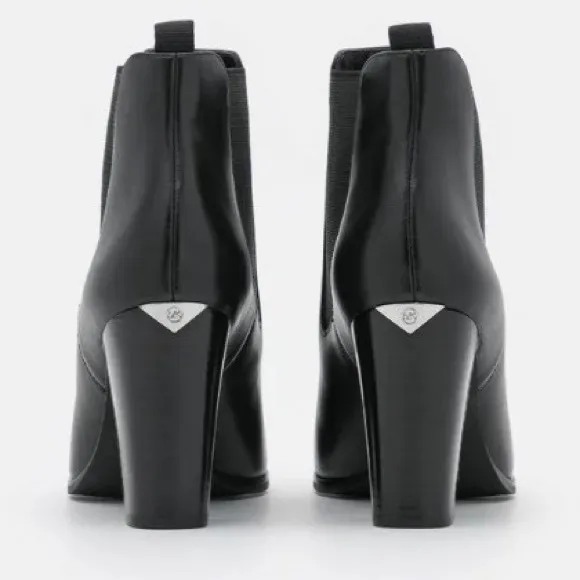 MICHAEL Michael KORS Black Leather Ankle Boots