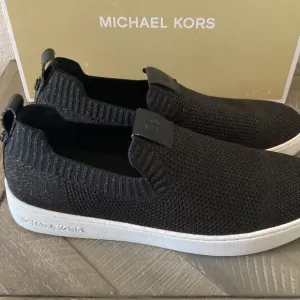 MICHAEL MICHAEL KORS Women's Juno Knit Slip-On Sneakers, size 9