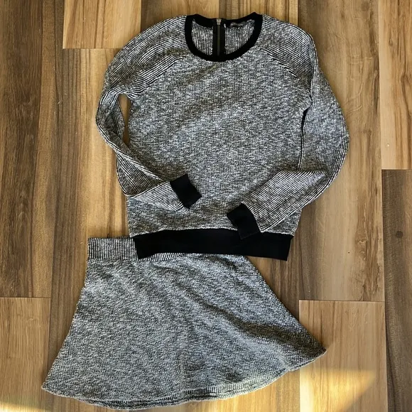 Michael Stars 2 piece Skirt Sweater Set Size Small EUC‎