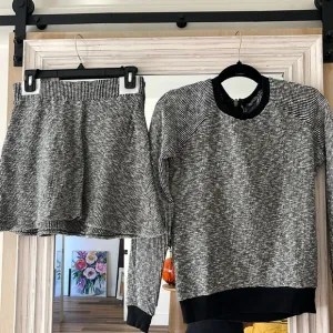 Michael Stars 2 piece Skirt Sweater Set Size Small EUC‎