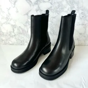 Miista E8 Thea Black Leather  Block Heel Chelsea Boots Size 40/9.5 US (NWOB)