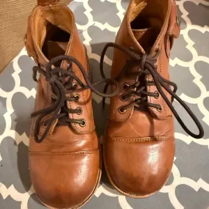 Mikoleon Heirloom Brown Leather Lace-Up Boots size 27