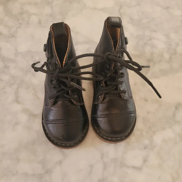 Mikoleon Heirloom Classic Black Boots