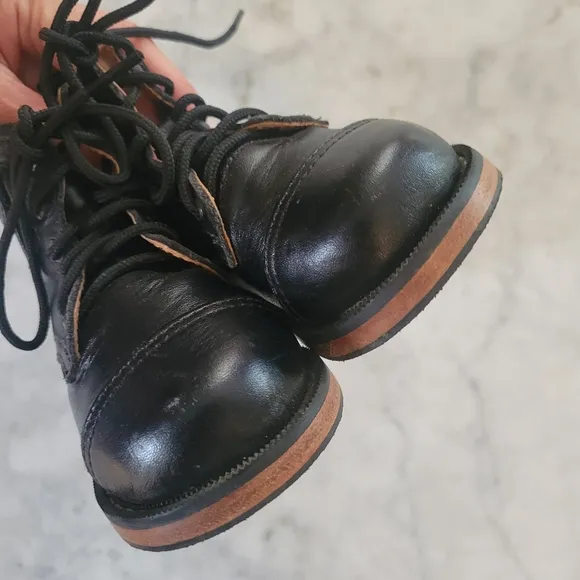 Mikoleon Heirloom Classic Black Boots