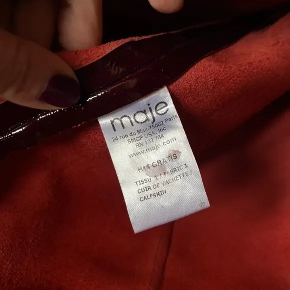 Mini skirt in trendy leather pop of red