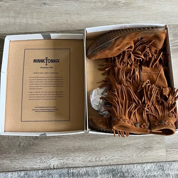 Minnetonka 5 Layer Fringe Boots