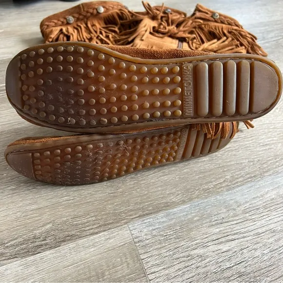 Minnetonka 5 Layer Fringe Boots