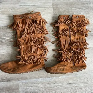 Minnetonka 5 Layer Fringe Boots