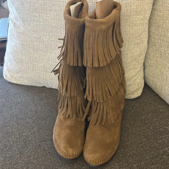 Minnetonka Suede Tan Western Bohemian Fringe Boots Size 7
