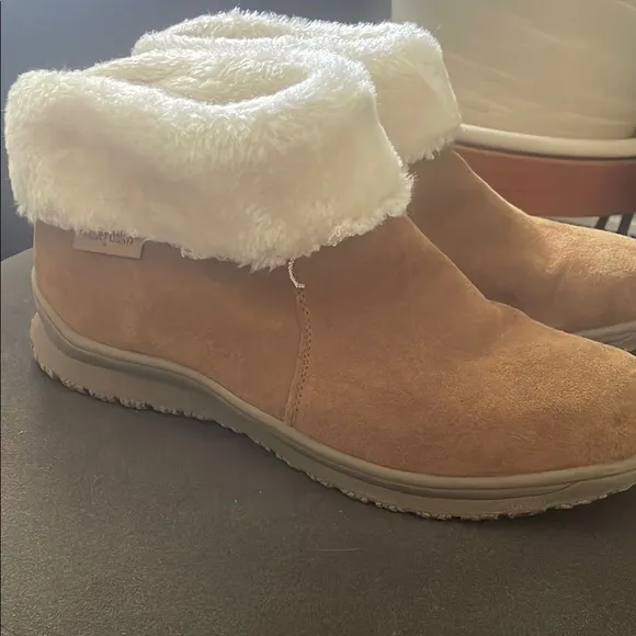 Minnetonka Women’s 9 Cozy Brown Winter Boots with Plush Lining